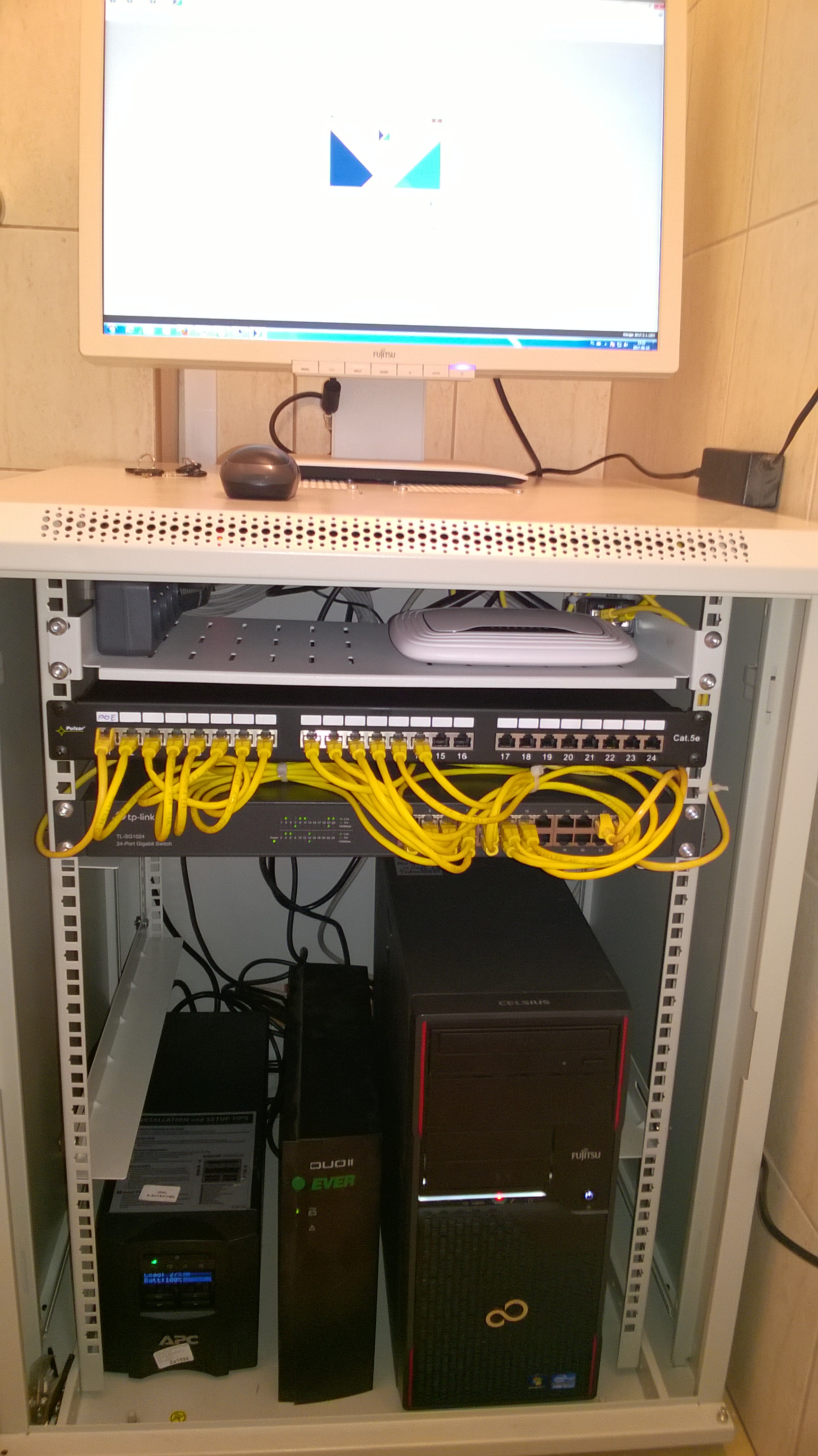 Wykonaliśmy strukturalną sieć komputerową LAN w firmie ROLMAX - nowy Serwer +COMARCH OPTIMA - nowe nadajniki GSM 